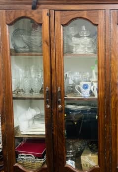 Selling my 4 doors cupboard /wardrobe due to space issue.