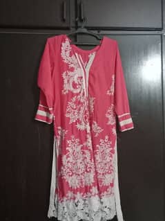 ladies shirt with white duppata