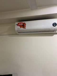 Dawlance 1.5 ton inverter AC heat and cool in genuine condition