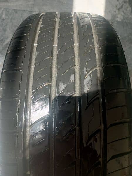 brand new 18 inch Honda rim and low profile tyres 4