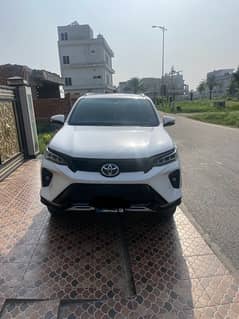 Toyota Fortuner Legender 2022/2023