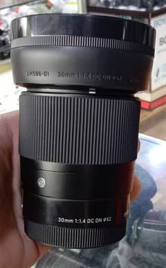 Sony Sigma 30mm lens f/1.4 good condition