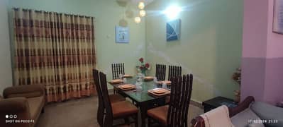 Excellent Condition Dinning Table and Chairs