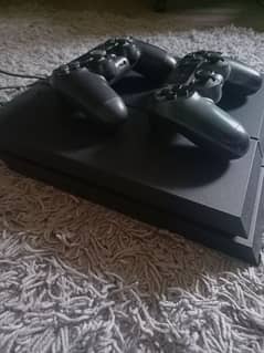 Ps4 console with 2 controllers