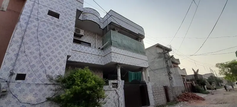 10 Marla Double Storey House For Sale In Gulshan-E-Iqbal