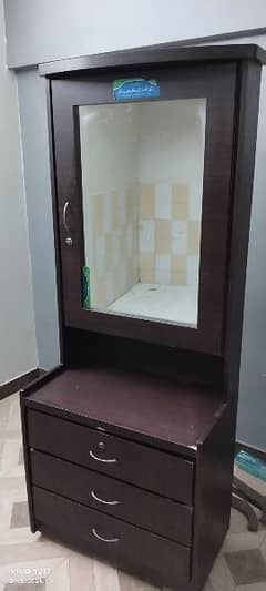 dressing table. what's app 03220391030