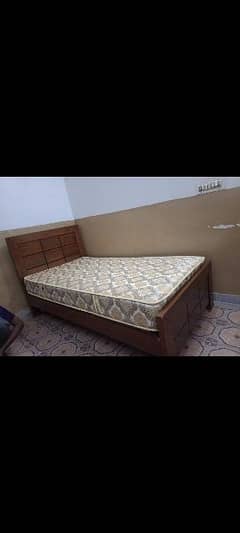 singel bed wooden