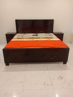 double bed / bed set / bed dressing / side tables