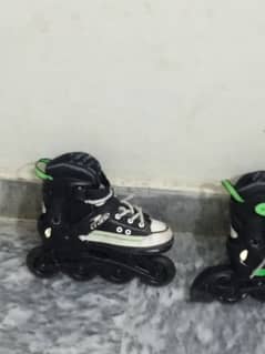 skating shoes with rubber tires