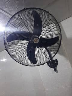 4 Fans are available for sell