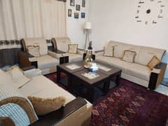 7 seater sofa with 2 side table and 1cetre table