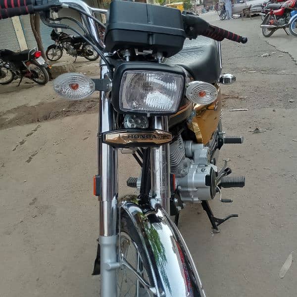 Honda 125 cc salf start special gold addition for sale 4