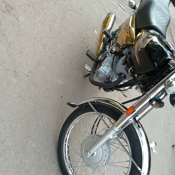 Honda 125 cc salf start special gold addition for sale 7