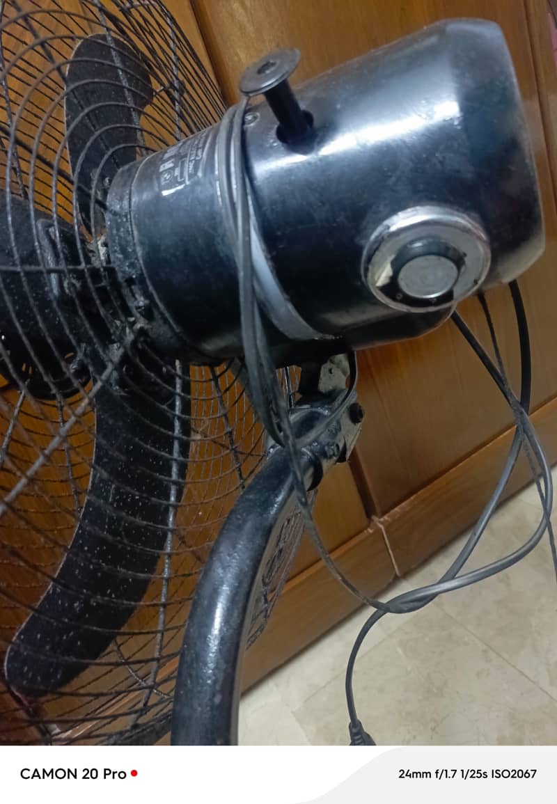 wall Bracket Fan with stand 2