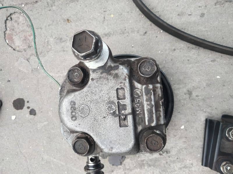 Hydraulic power pump  in it's genuine condition 2