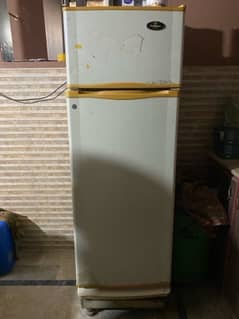 WANNA SELLING DAWLENCE FRIDGE IN GOOD CONDITION