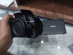 Nikon D5200 with 18-105mm  (New 10/10)