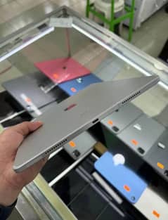 iPad Pro MI chip 128 GB Model