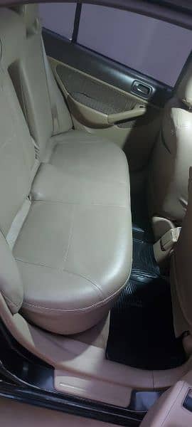 honda Civic 2005 model only 2 pieces touch up hain 3