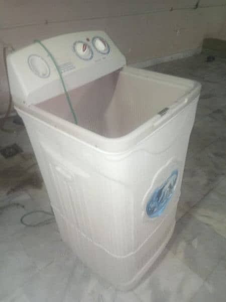 new asia washing machine working and excellent condition 1