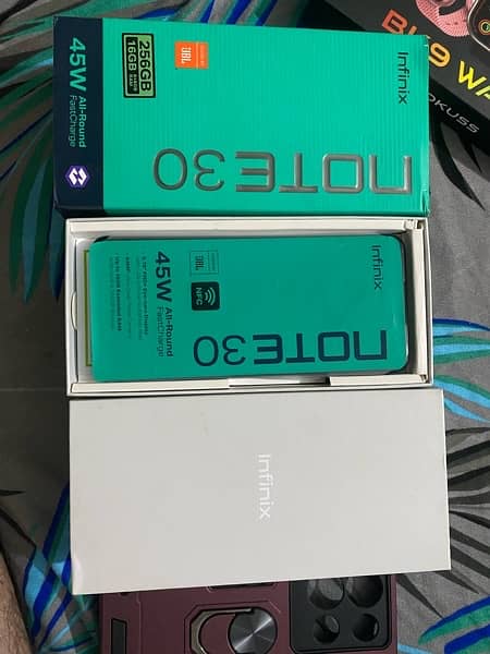 infinix  Note 30 16+256gb lush condition 10/10 no open no repair 100% 3