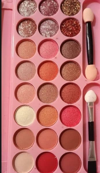 UB Glowing Kit With 35 Colors Eye Shadow Order On Whats: 03160360 600 2