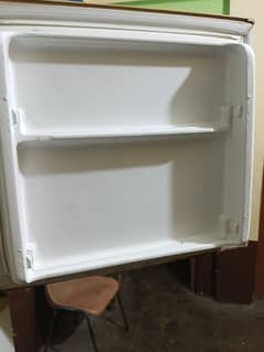 REFRIGERATOR HA USED MA SAHI SA KAAM NHI KAR RHA HA REPAIR KRNA PARA G