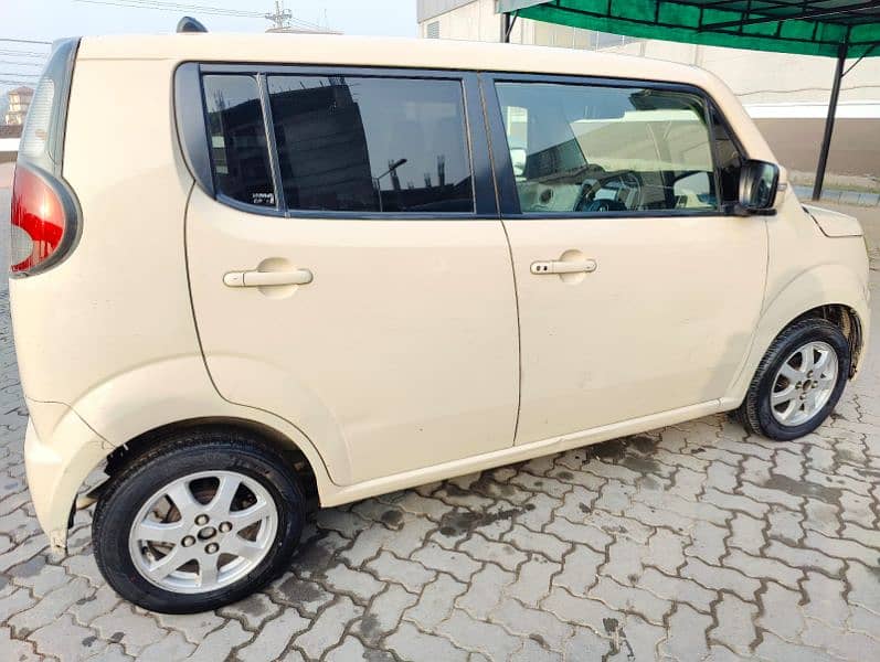 Suzuki MR Wagon 2013 1