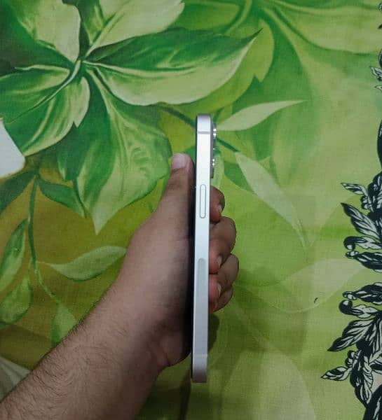 iPhone 13 JV 128gb new condition 10 by 10 2