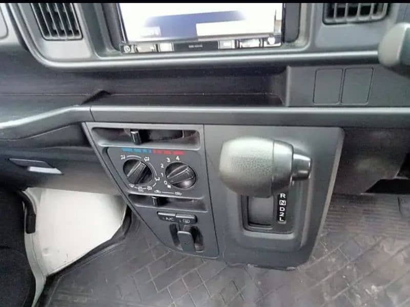 Daihatsu Hijet 2019 5