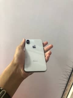 I am selling my iphone X / 64 GB / JV