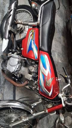 Honda 125 2021/22 condition 10/8 siraf paso Ki zrorat ha urgent sell