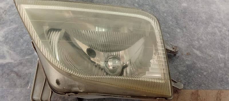 headlight cultus right side for urgent sale no damage no cutting 2