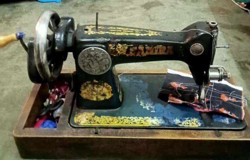 Sewing Salai Machine old Home 1