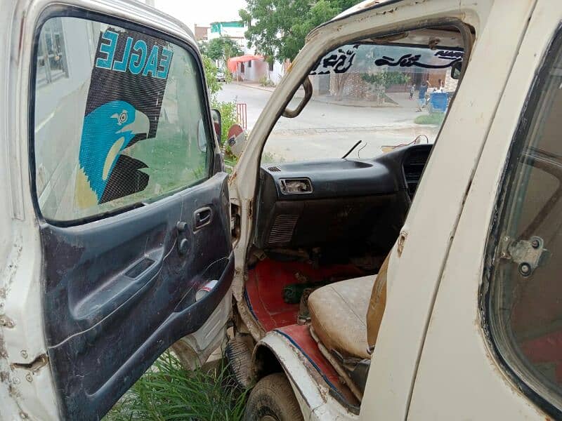 Toyota hiace van 13