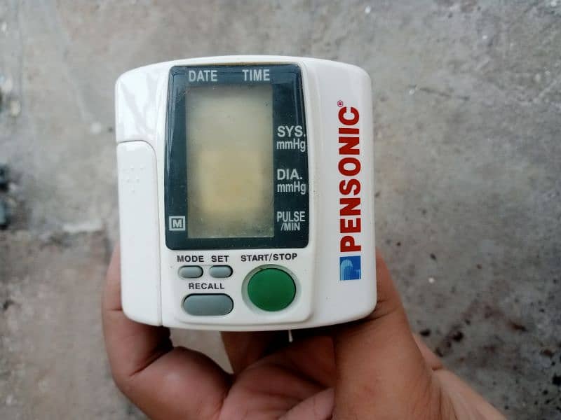 DVD ROM / Blood pressure monitor. . 2