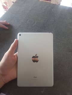 10/10 ipad mini 5 with full box