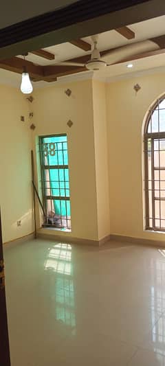 5 Marla Single Unit House For Rent, 3 Bed Room With attached Bath, Drawing Dinning, Kitchen, T. v Lounge,Servant Quarter On Top