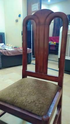 Wooden dining table for sale in good condition o3oo6719984