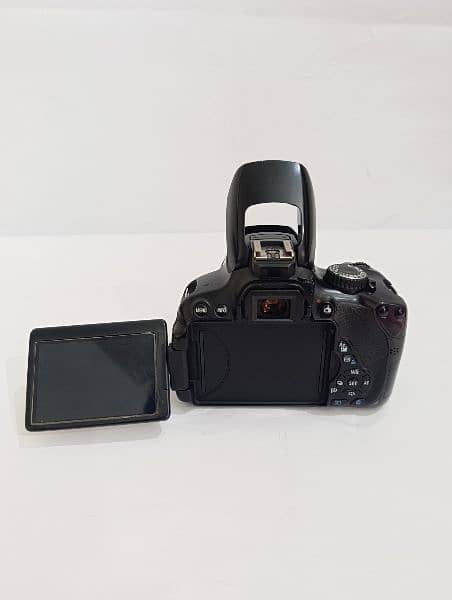 Canon 650D professional DSLR touch screen 1