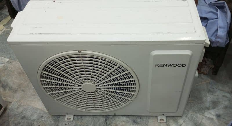 Kenwood floor standing 2 ton non inverter, new condition 7