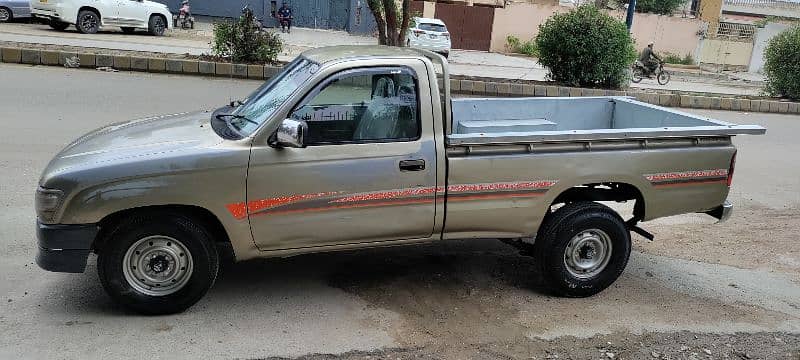 Toyota Pickup 2005 13