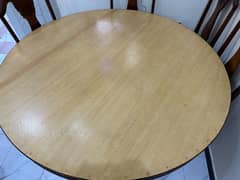 Round dinnig table