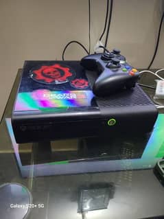 XBOX 360 E Original 10/10 Condition