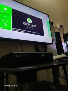 XBOX 360 E Original 10/10 Condition