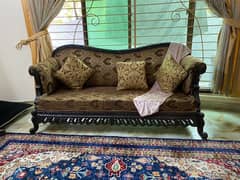 shesham 6 seater sofa set conditin 9 by 10 urgently sale