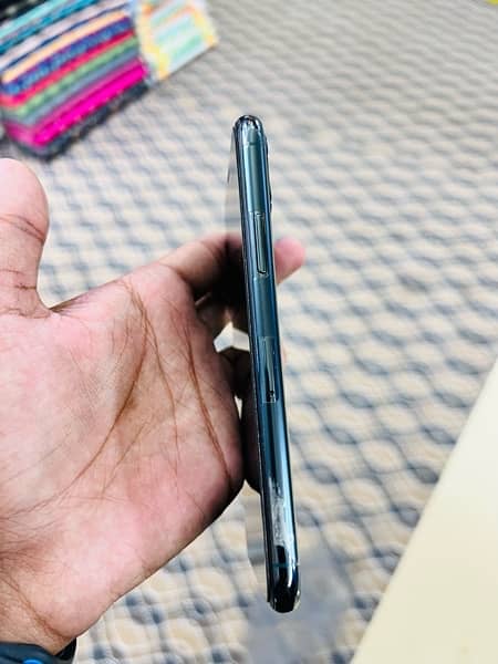 iPhone 11pro 64GB Non PTA conditions 10by10 turtone okay Face ID okay 1