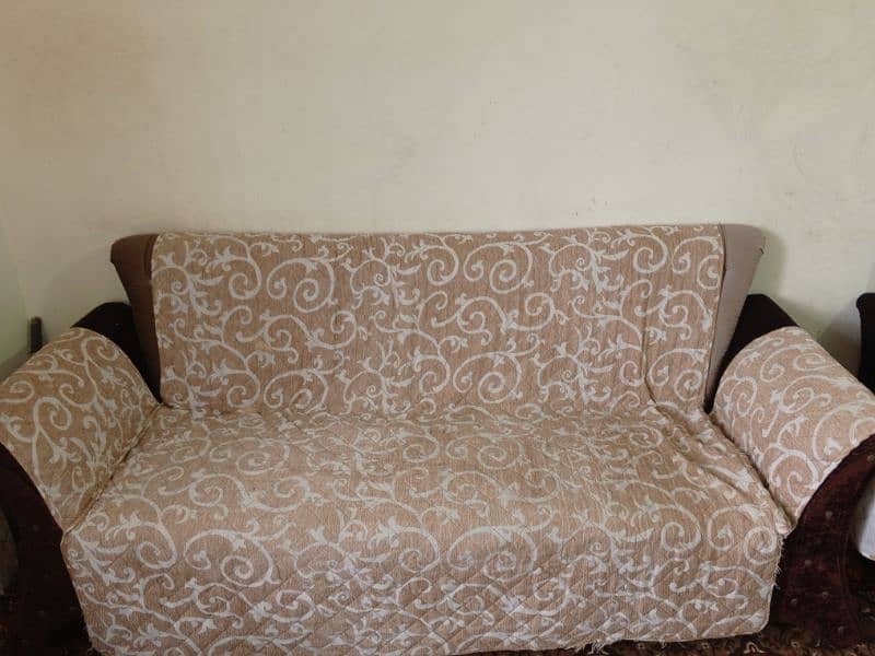 5 seater sofa set almost a year used. 2