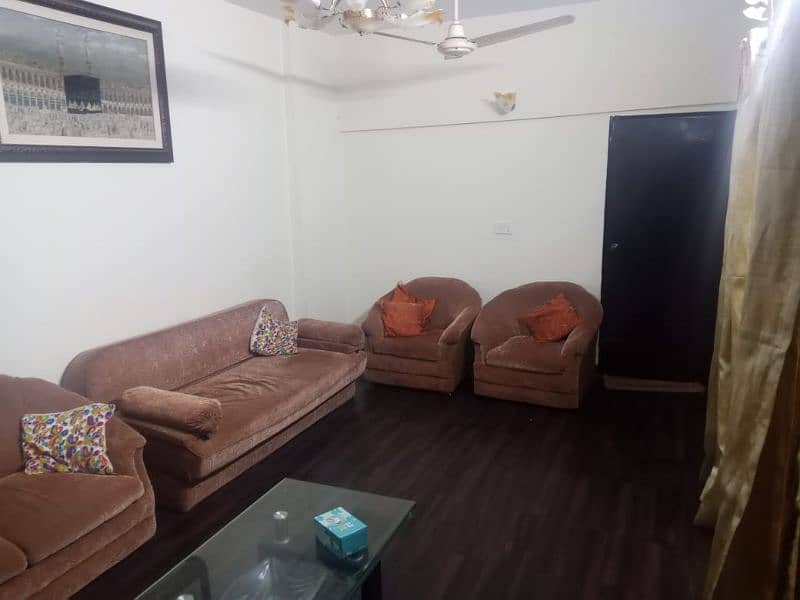 flat for sale fraz avinew 3bed dd jouhar mor 2 floor 75lac 1