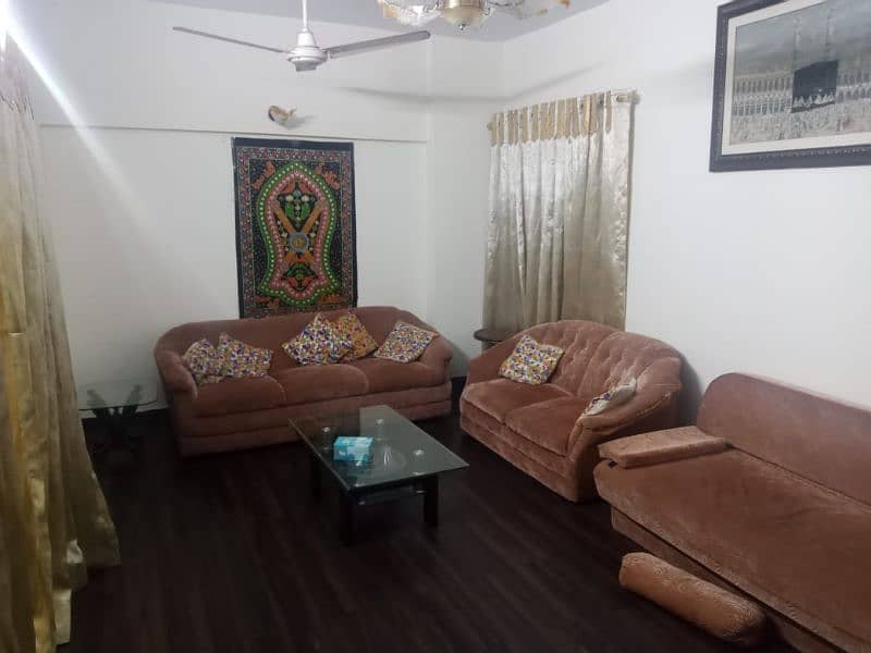 flat for sale fraz avinew 3bed dd jouhar mor 2 floor 75lac 3